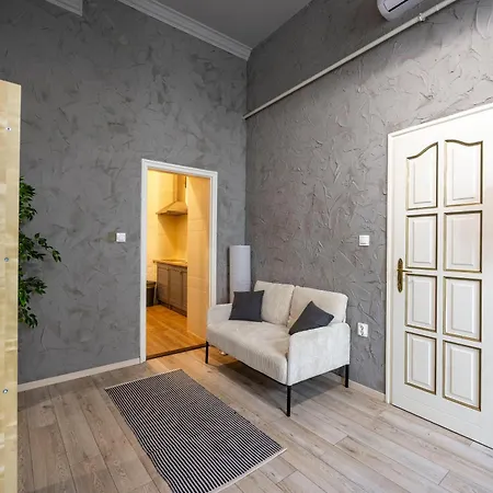 Hidden Gem With Terrace On The Andrassy Fashion Road *